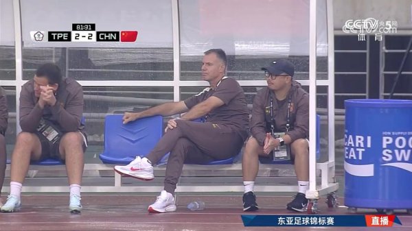 Huấn luyện viên bóng đá nữ T